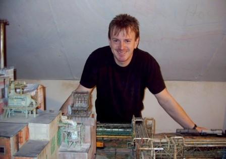 J. Adolph hinter seinem Gro&szlig;betrieb